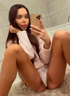  Алисия, 22, 